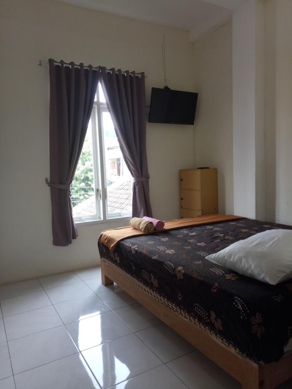 Losmen Fadel Malioboro Jogja Джокьякарта Экстерьер фото
